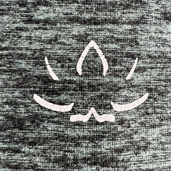 BEYOND YOGA High Rise Space Dye Capri Leggings, Elastic Cuff Detail, Green, S - Picture 6 of 7